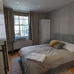 Cosy Flat Steps From Hammersmith