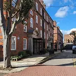 Cosy Flat Steps From Hammersmith