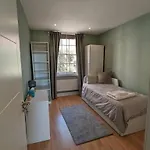 Cosy Flat Steps From Hammersmith