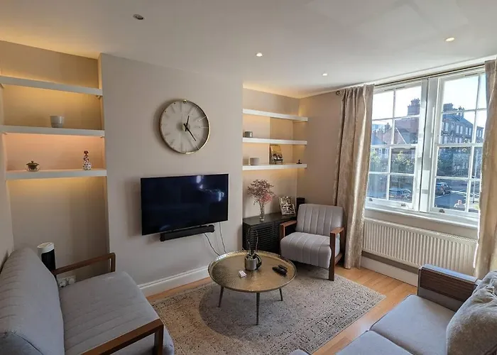 Cosy Flat Steps From Hammersmith