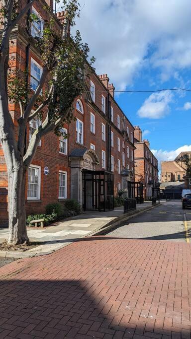 Cosy Flat Steps From Hammersmith * London